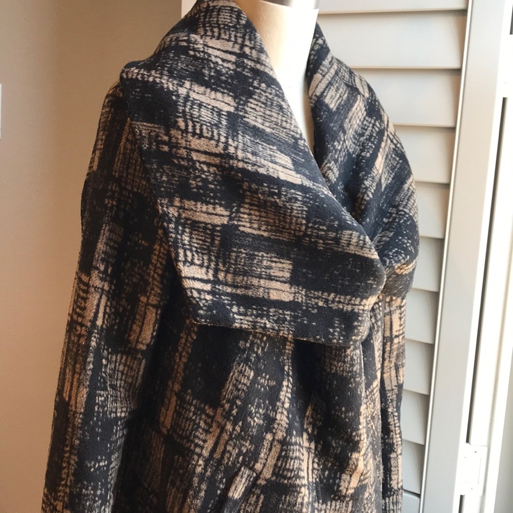 Anthropologie black and beige shawl collar coat S